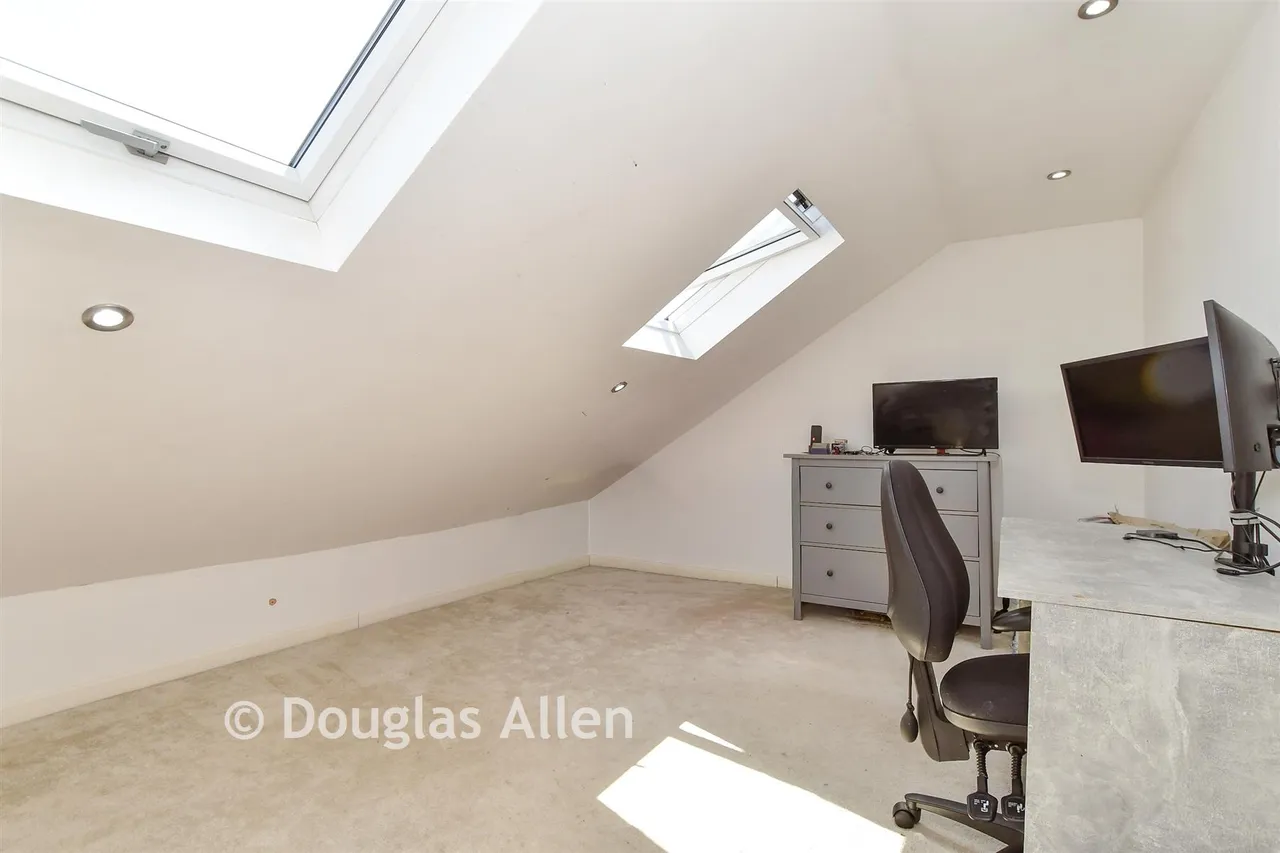 Blythswood Road, Seven KIngs, IG3, photo 8