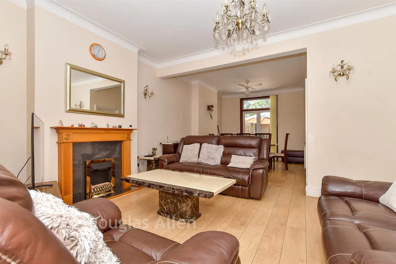 Blythswood Road, Seven KIngs, IG3, photo 15