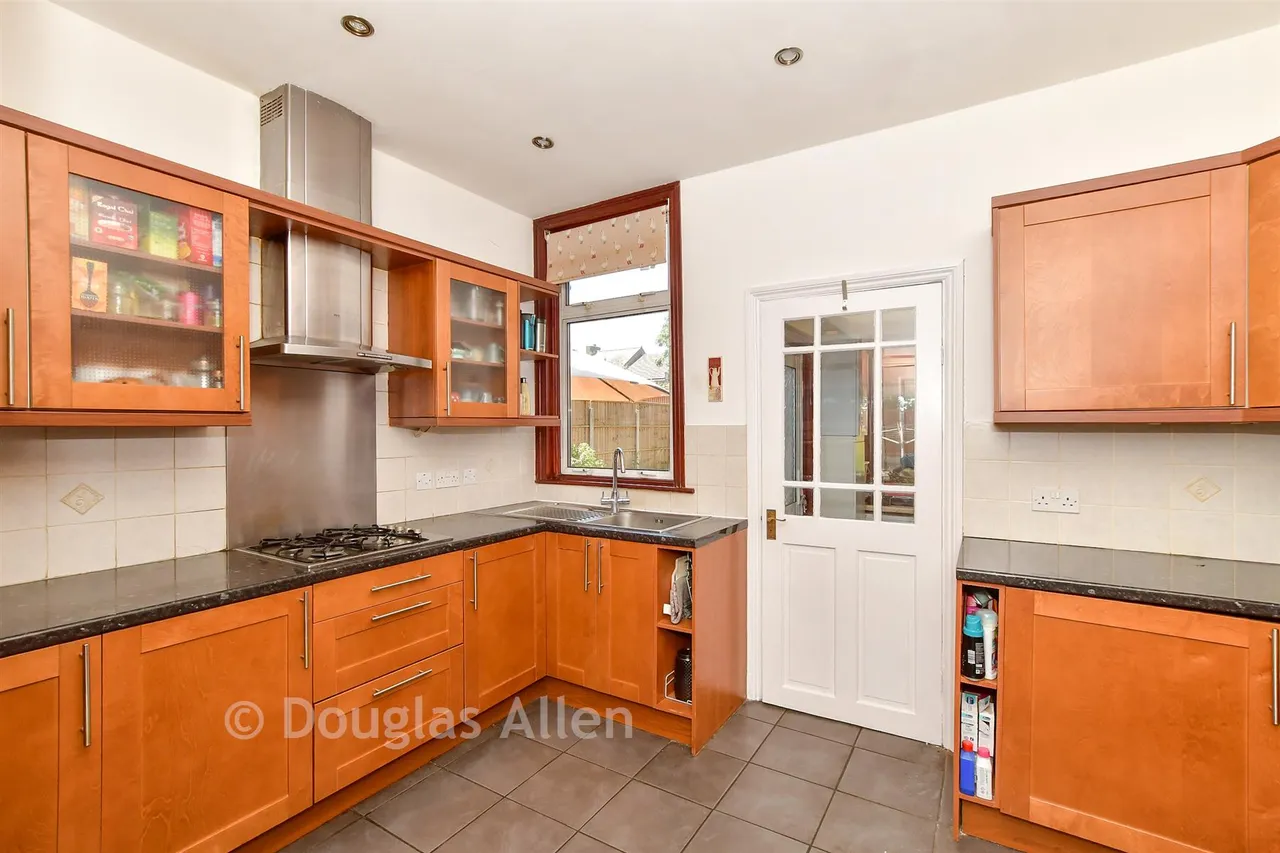Blythswood Road, Seven KIngs, IG3, photo 4