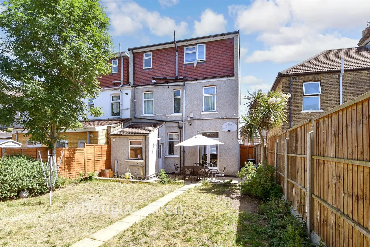 Blythswood Road, Seven KIngs, IG3, photo 6
