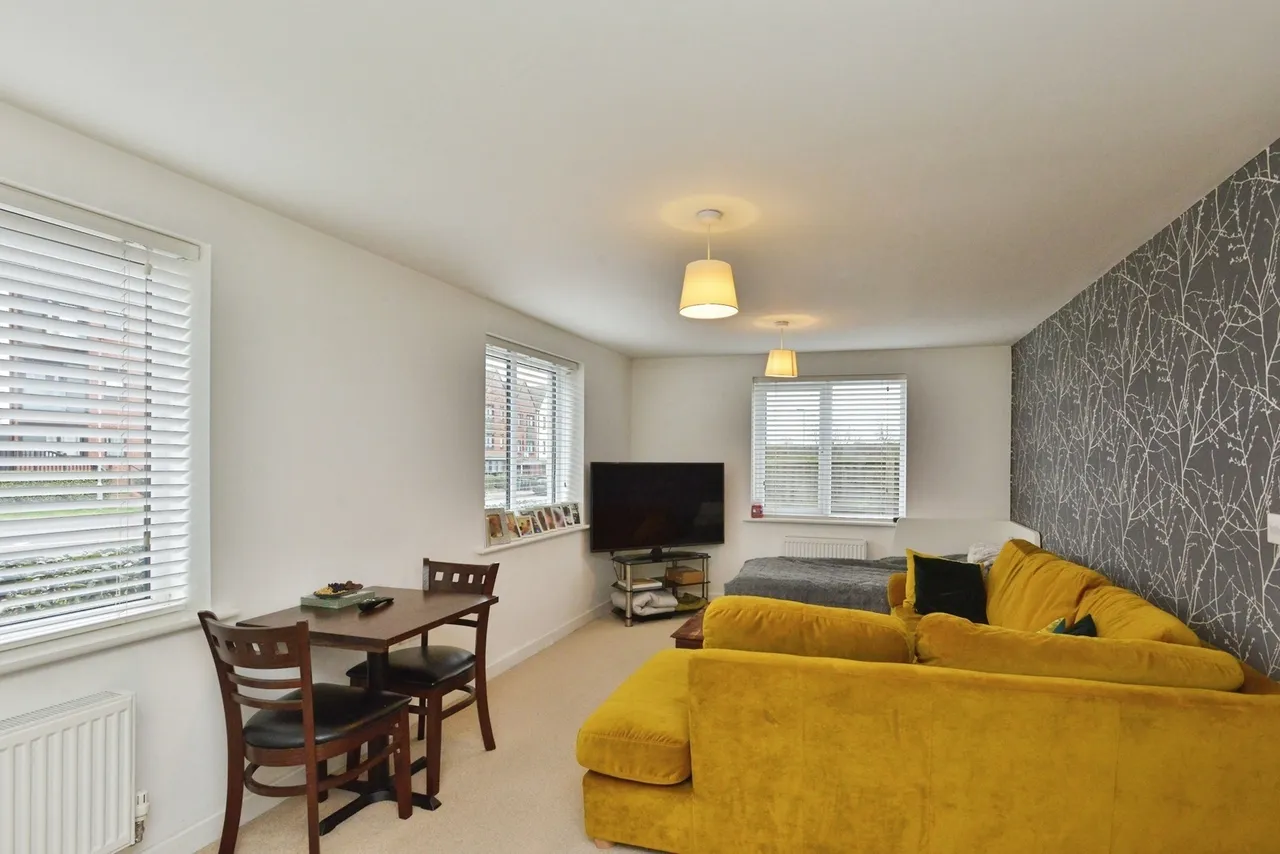 Apollo Avenue, Fairfields, Milton Keynes, Buckinghamshire, MK11, photo 3