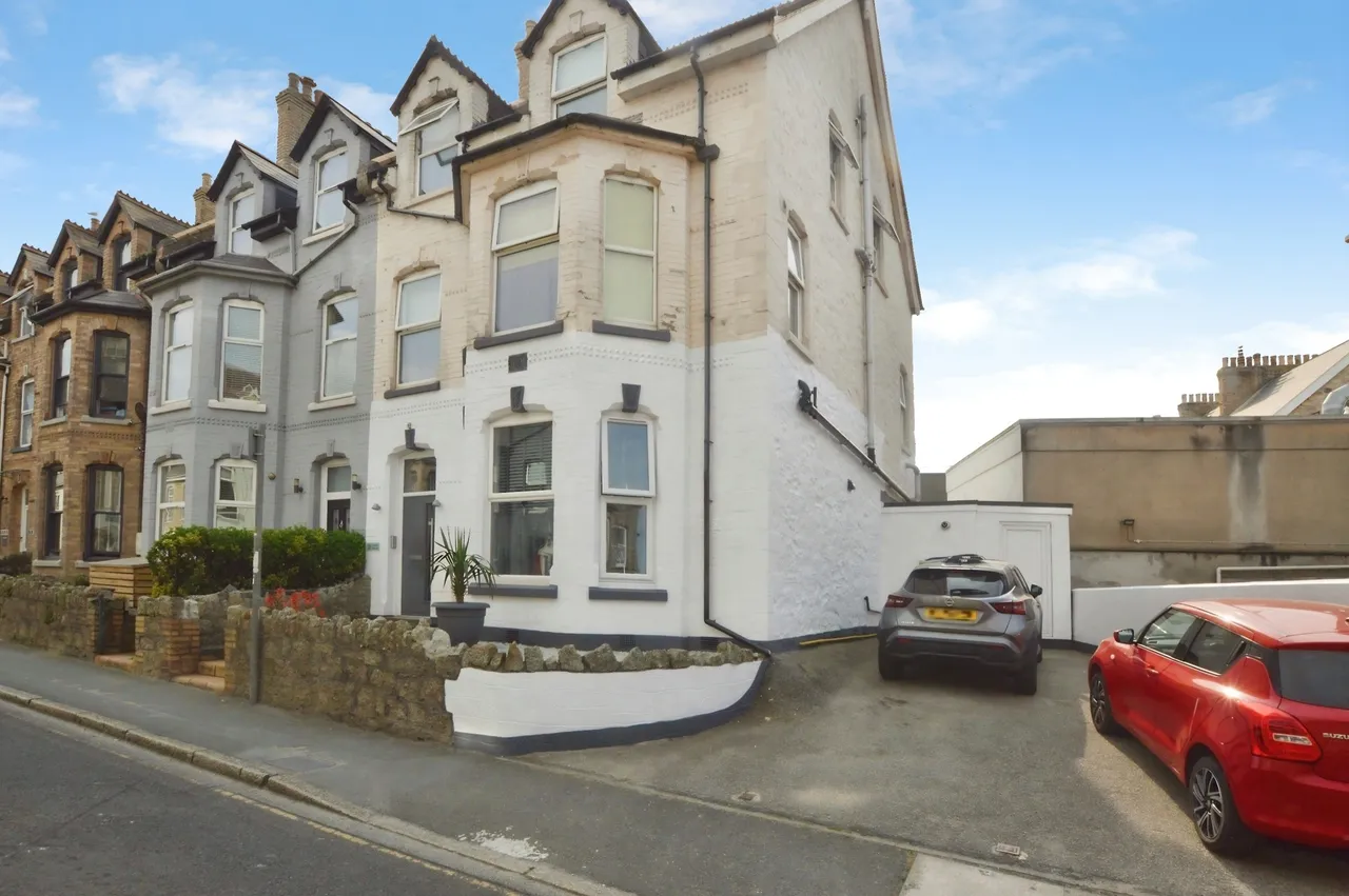 8 bed property for sale, Berry Road, Newquay, TR7