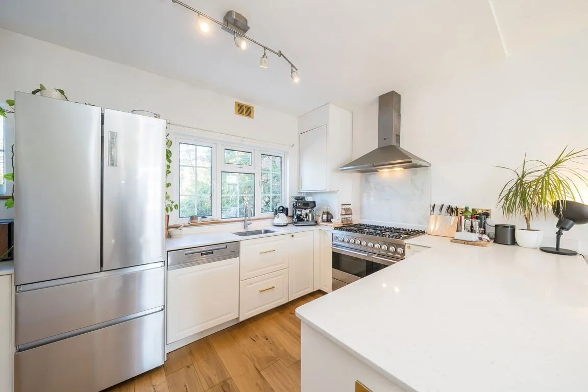 Queens Road, Weybridge, KT13, photo 2