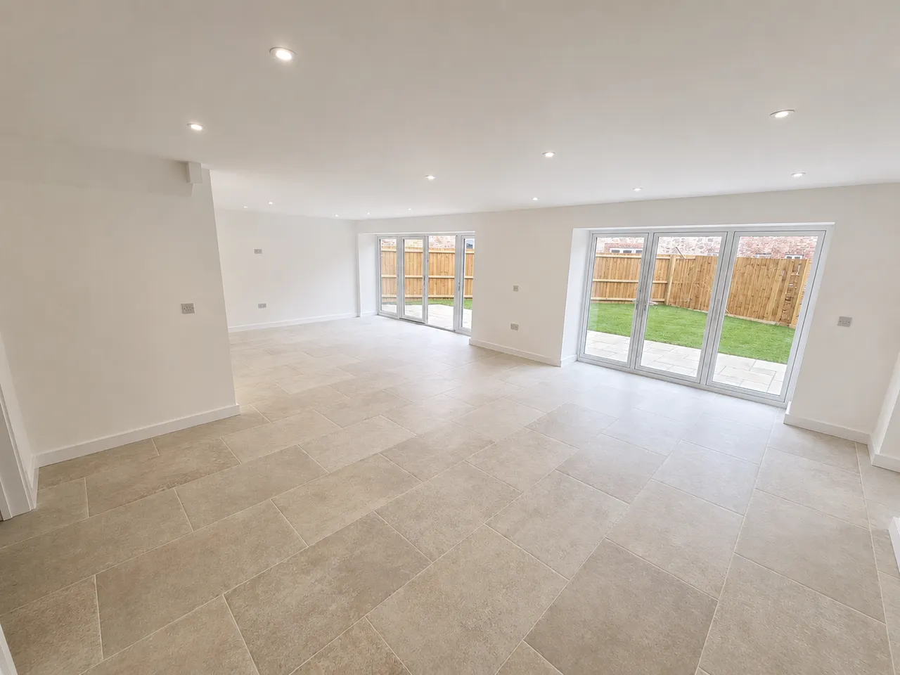 Off Newstead Way, Loughborough, LE11, photo 6