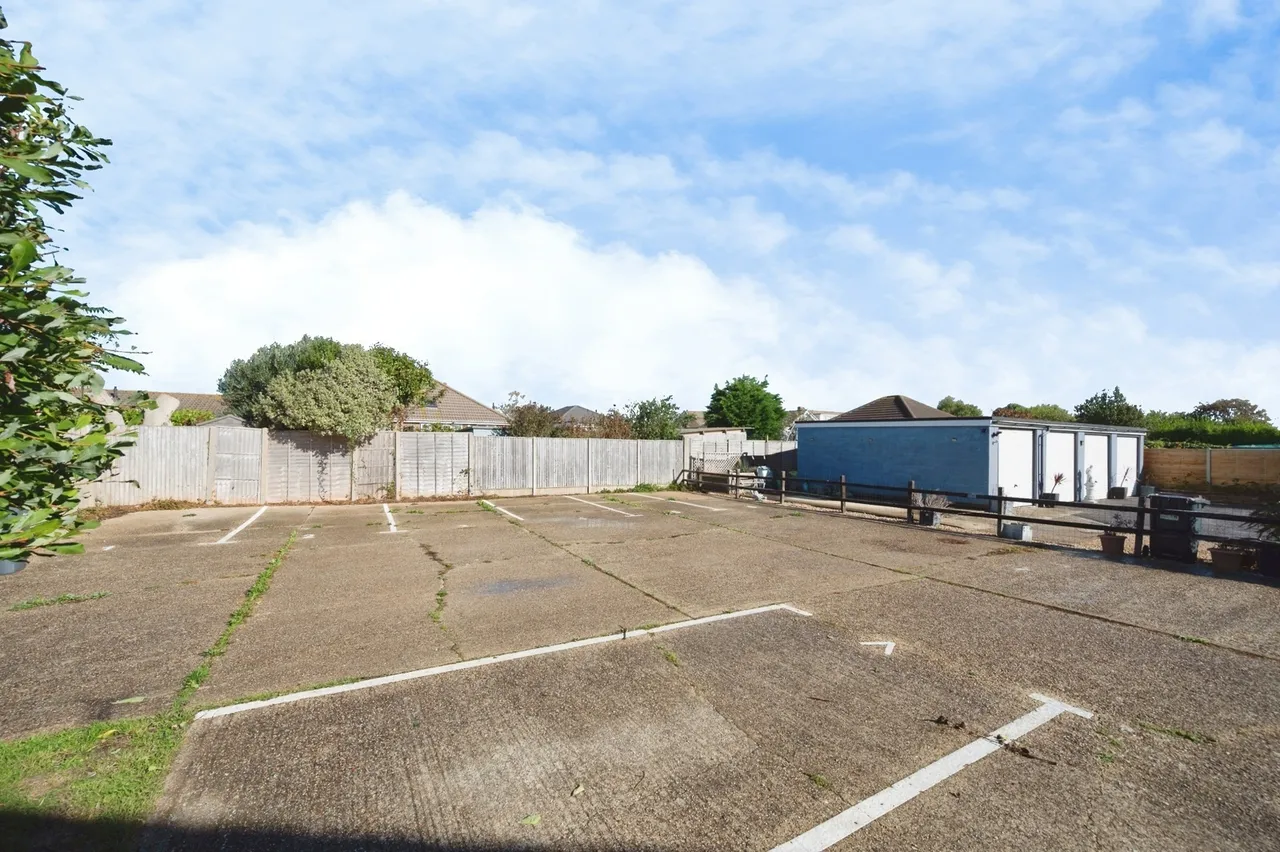 Southwood Road, Hayling Island, PO11, photo 15