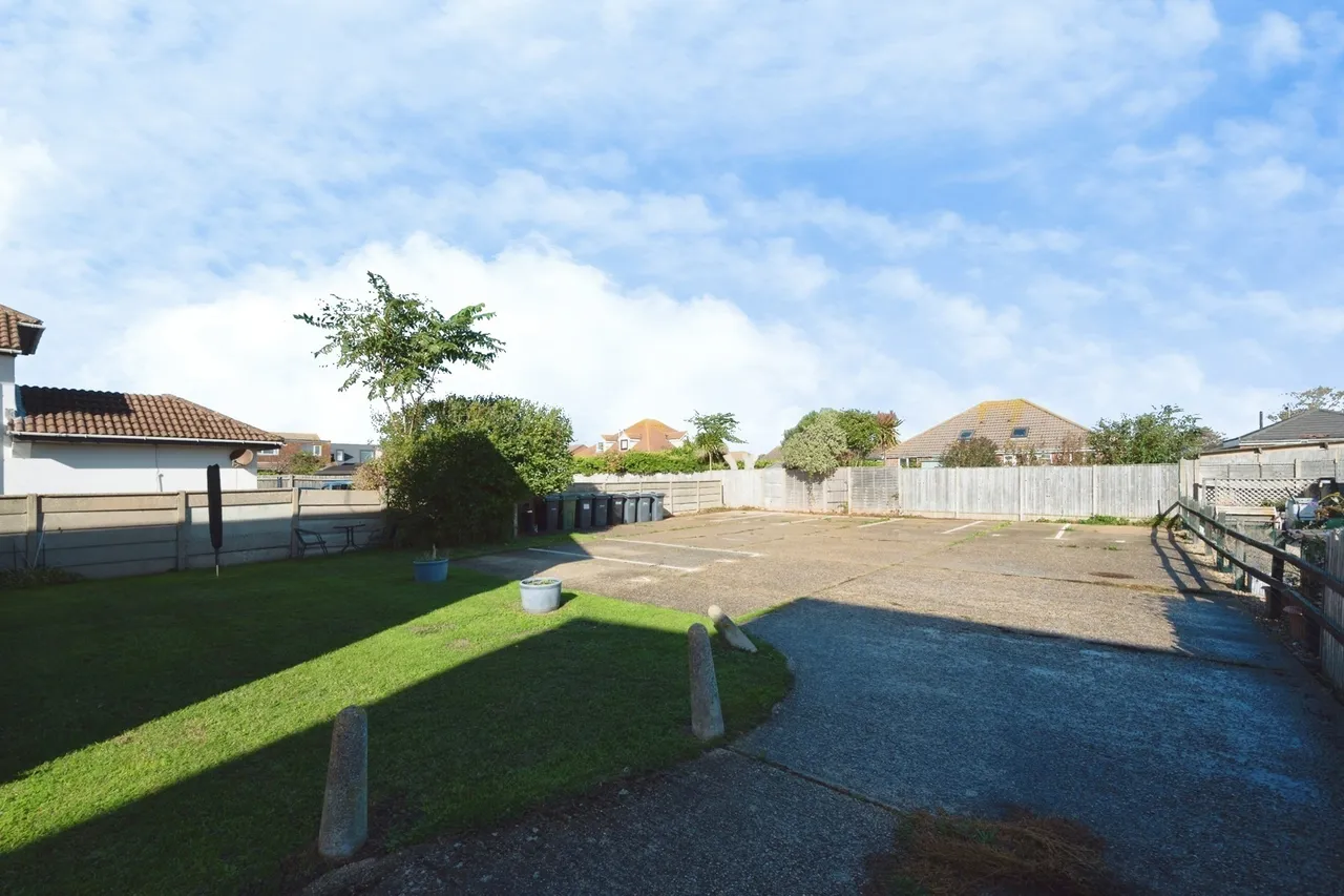 Southwood Road, Hayling Island, PO11, photo 16