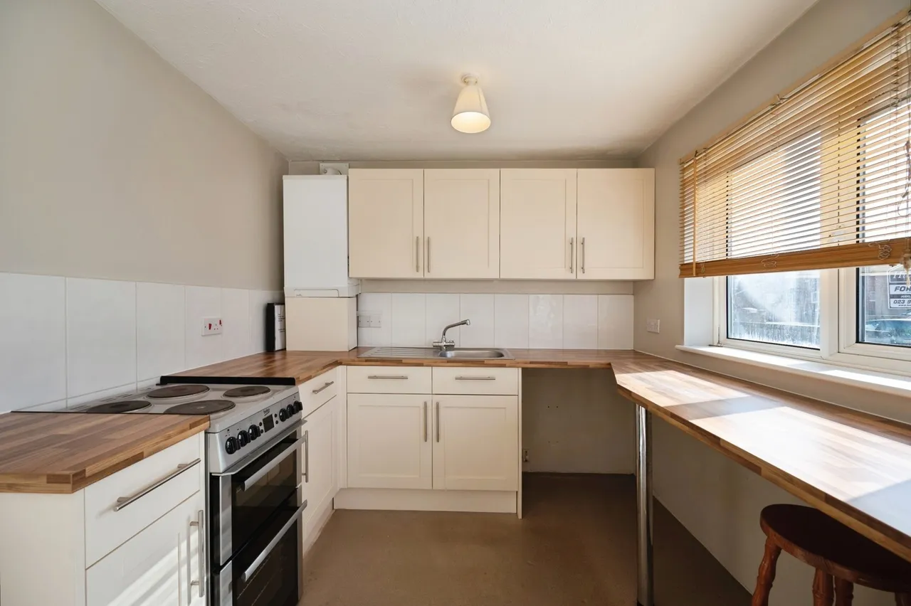 Southwood Road, Hayling Island, PO11, photo 2