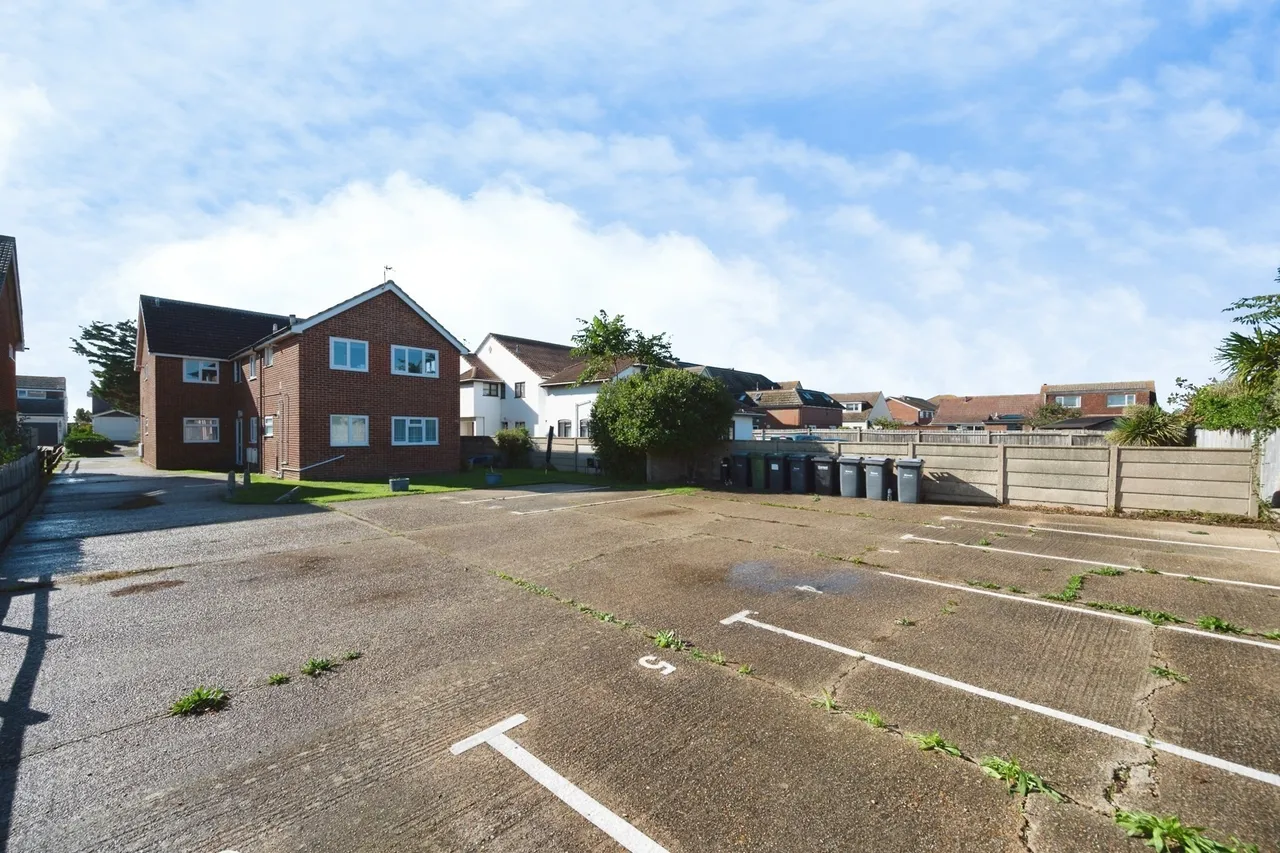 Southwood Road, Hayling Island, PO11, photo 7