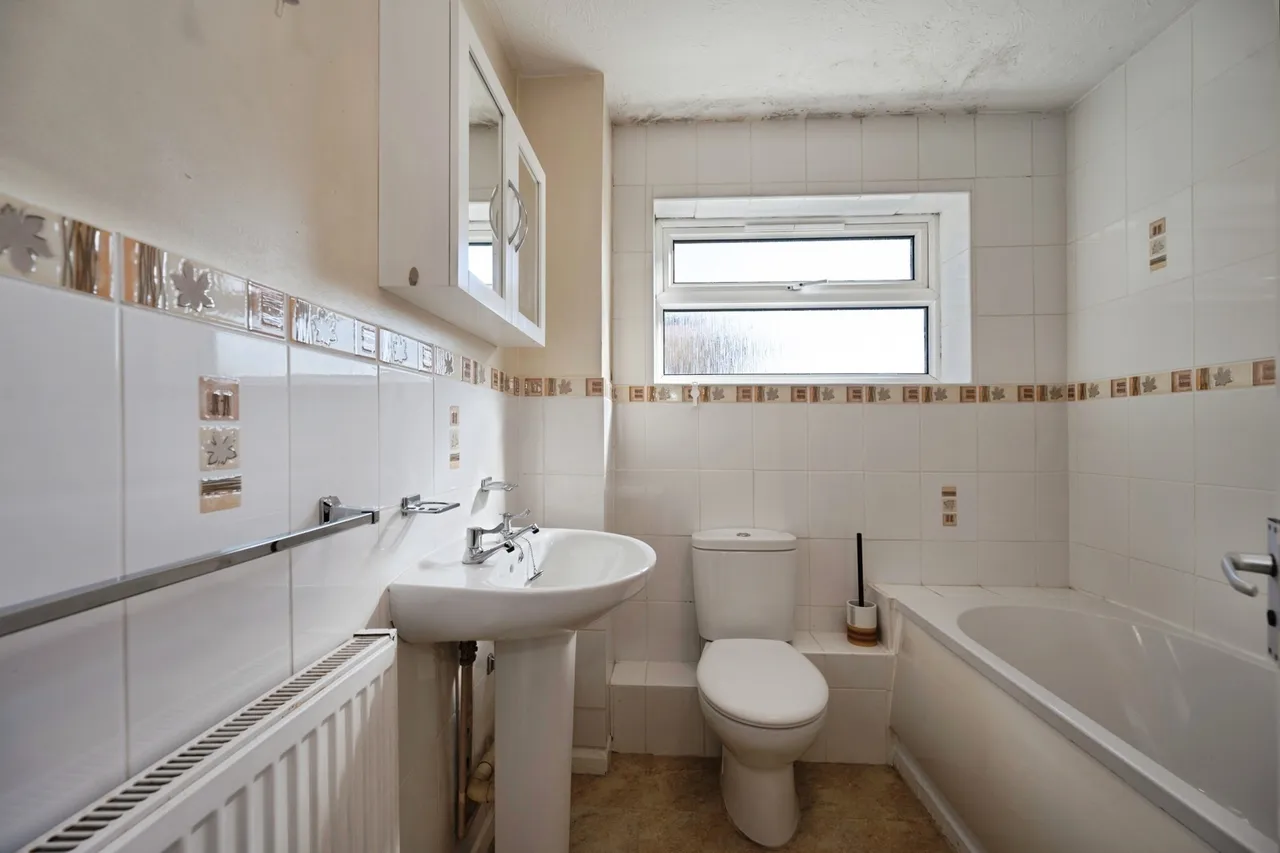 Southwood Road, Hayling Island, PO11, photo 5