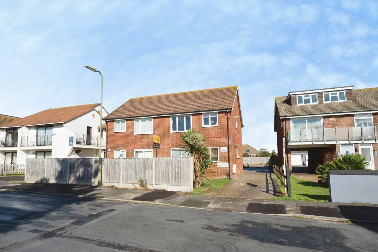 Southwood Road, Hayling Island, PO11, photo 8