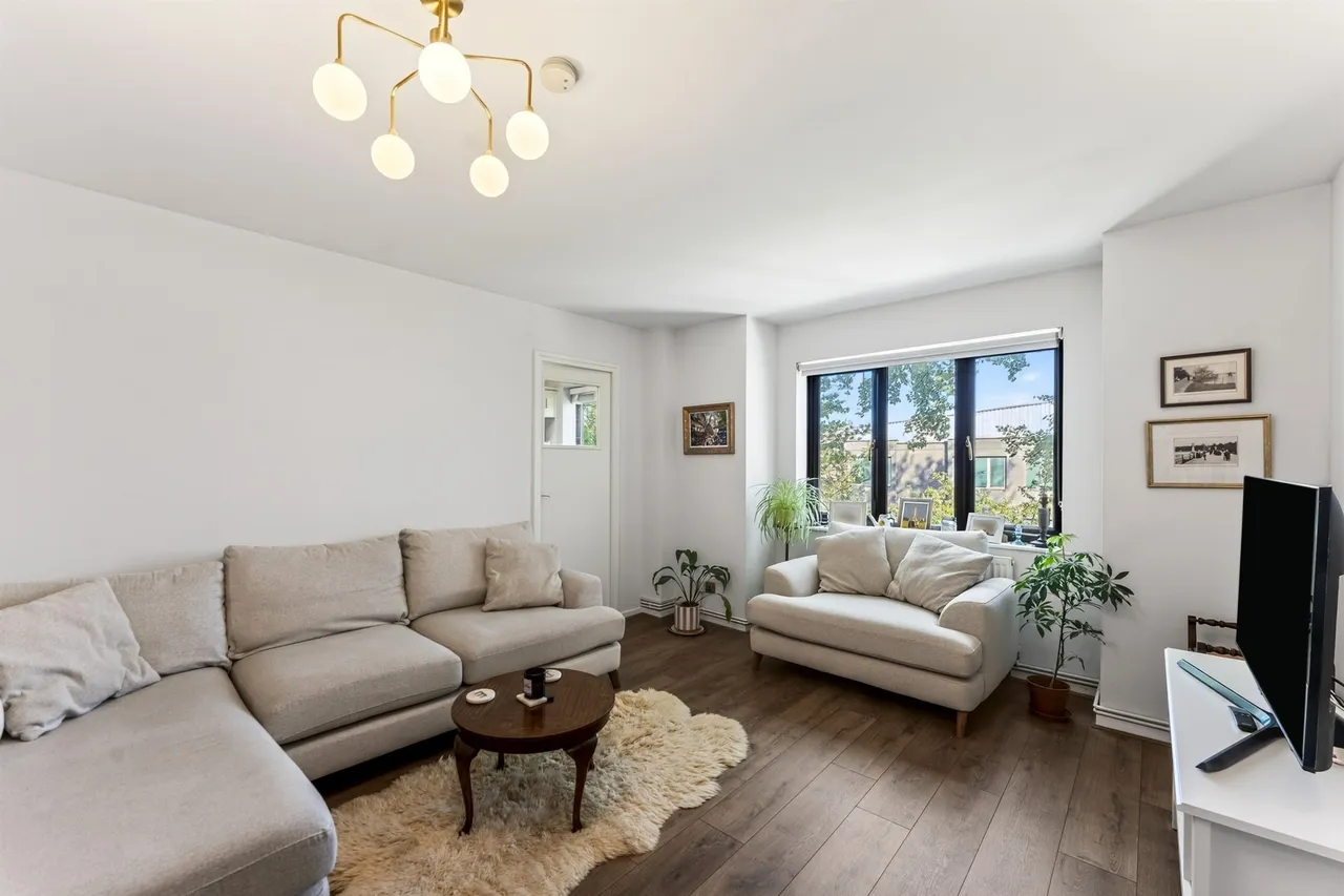 2 bed flat for sale — Gresham Way, London
