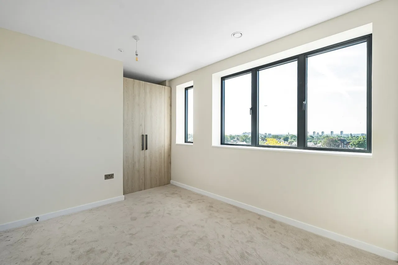 Warwick Road, London, W5, photo 8