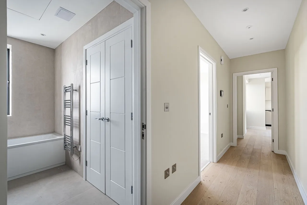 Warwick Road, London, W5, photo 11