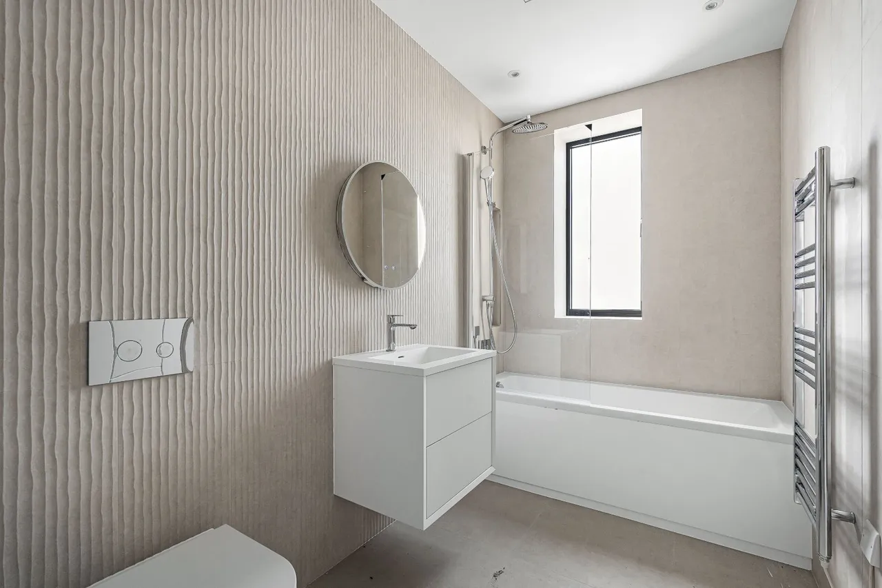 Warwick Road, London, W5, photo 10