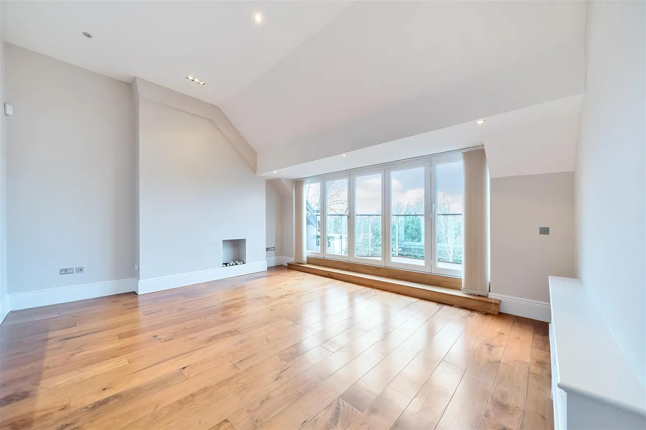 3 bed flat for sale — Fitzjohns Avenue, Hampstead, London, NW3 6PH