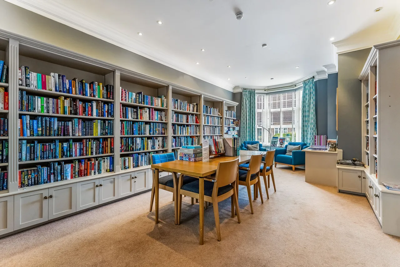 Tudor Court, Liphook, GU30, photo 6