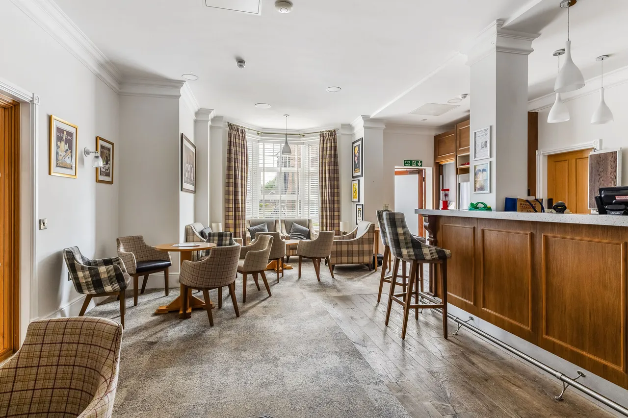 Tudor Court, Liphook, GU30, photo 3