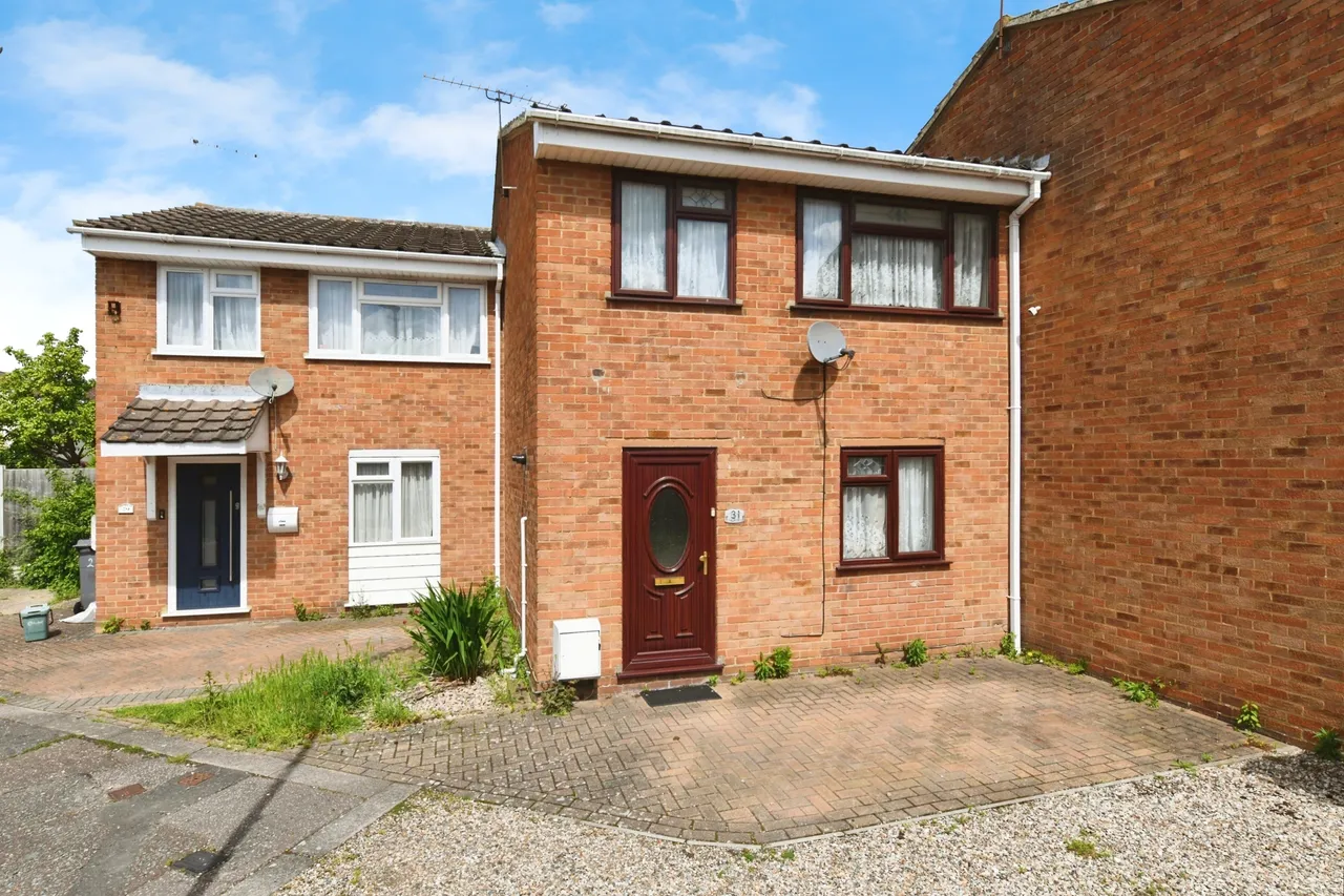 3 bed house for sale — Daffodil Way, Chelmsford, Essex, CM1