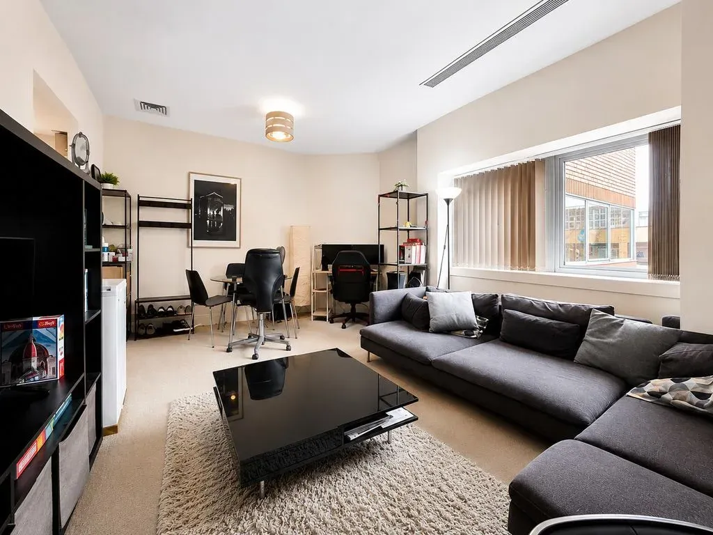426 Avebury Boulevard, Milton Keynes, Buckinghamshire, MK9 2HS, photo 3