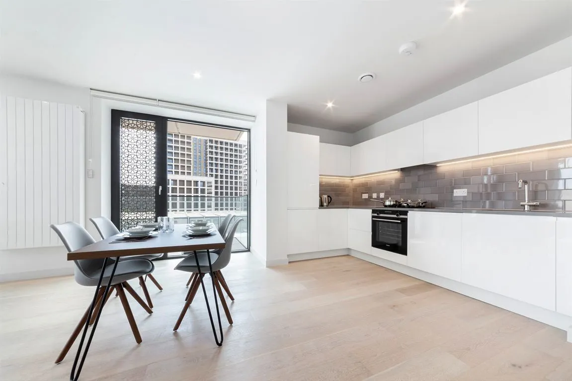 Clipper Street, Royal Wharf, photo 2