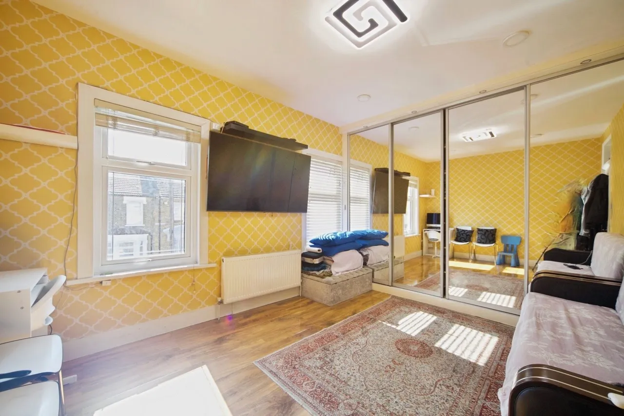 2 bed flat for sale, South Esk Road, Forest Gate, E7