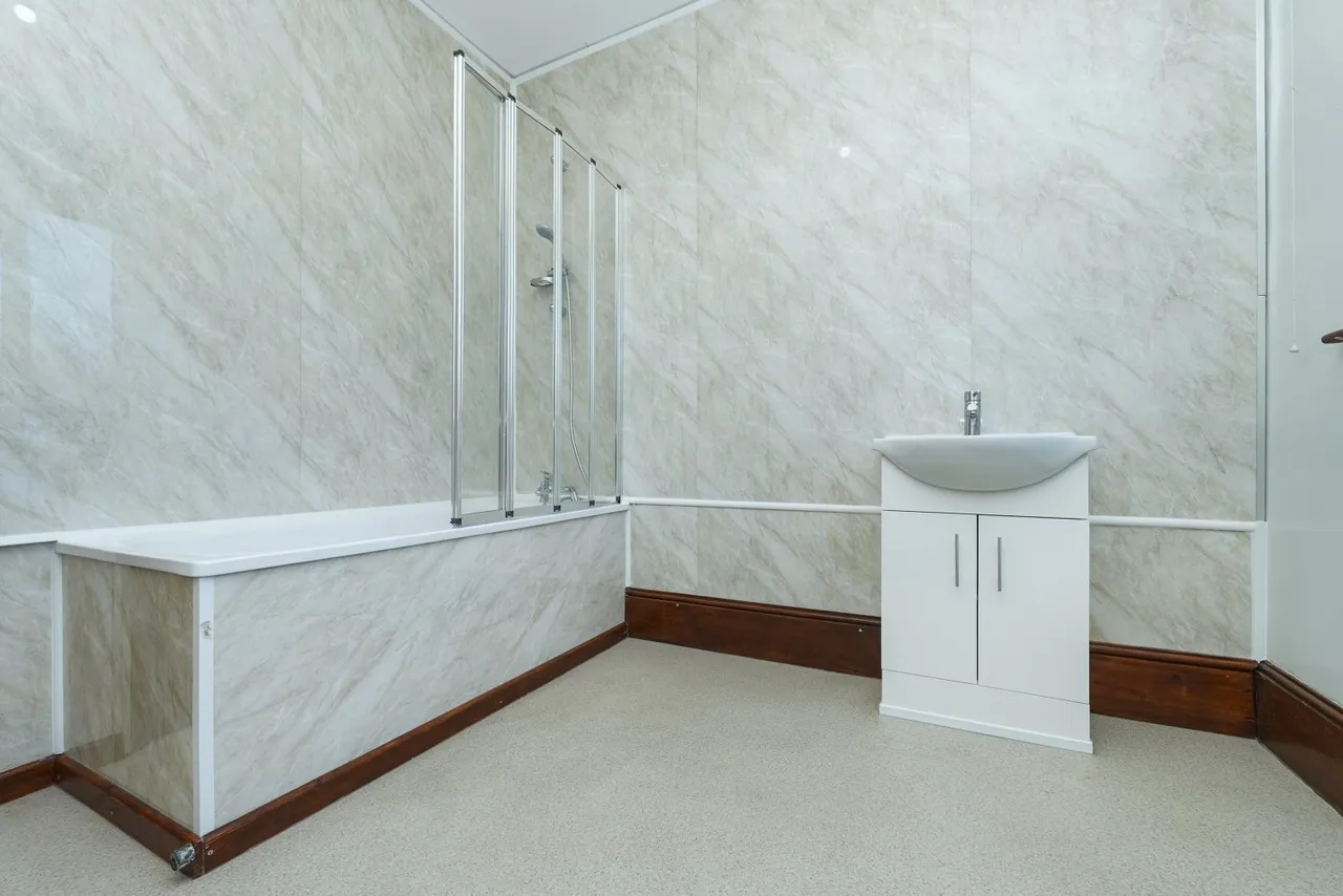 Minard Road, London, SE6, photo 9