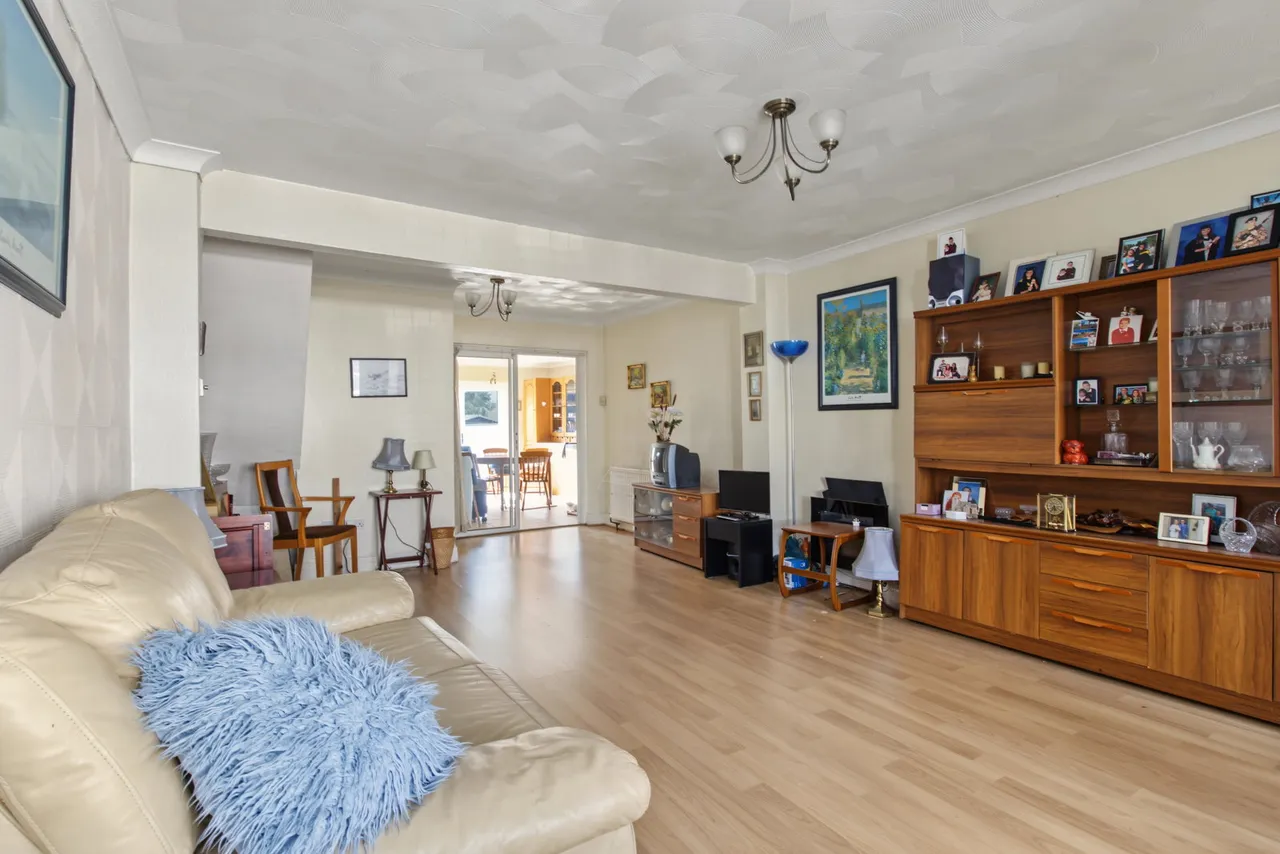 Diban Avenue, Elm Park, RM12, photo 2