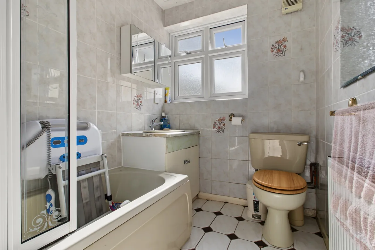 Diban Avenue, Elm Park, RM12, photo 10