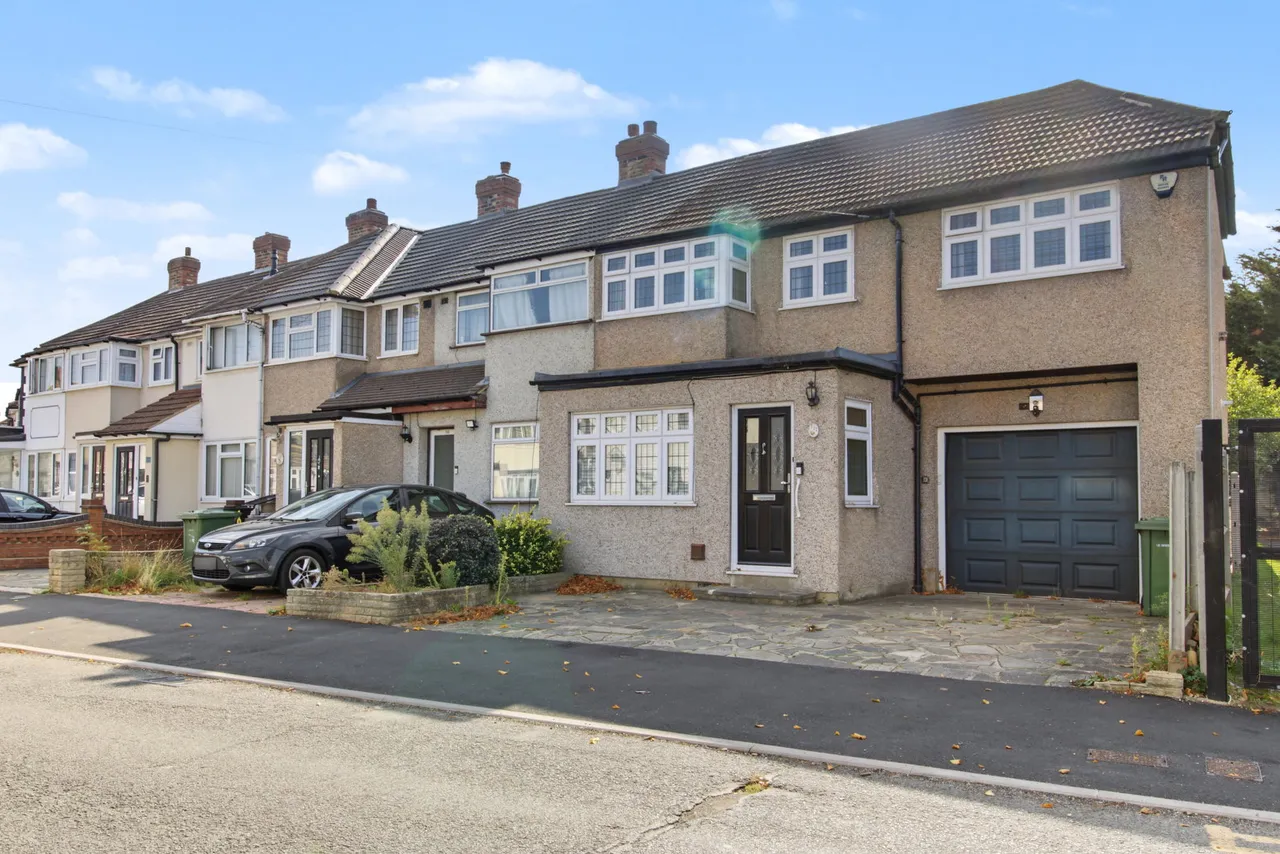 4 bed house for sale, Diban Avenue, Elm Park, RM12