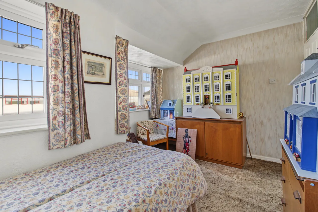 Diban Avenue, Elm Park, RM12, photo 11