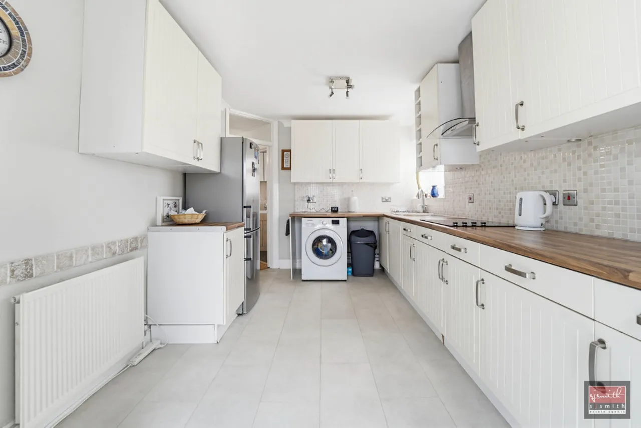 Feltham Hill Road, Ashford, photo 5