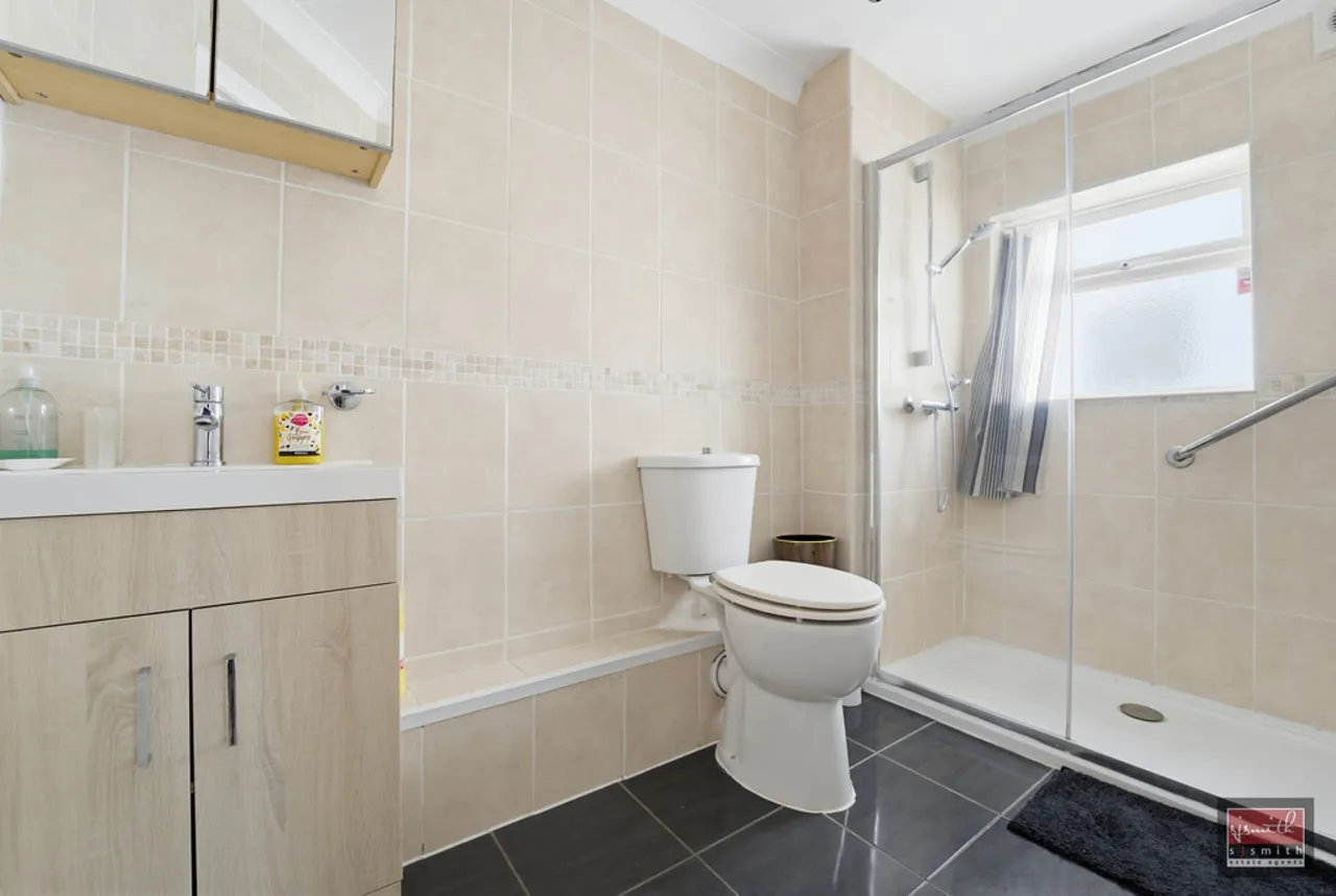 Feltham Hill Road, Ashford, photo 9