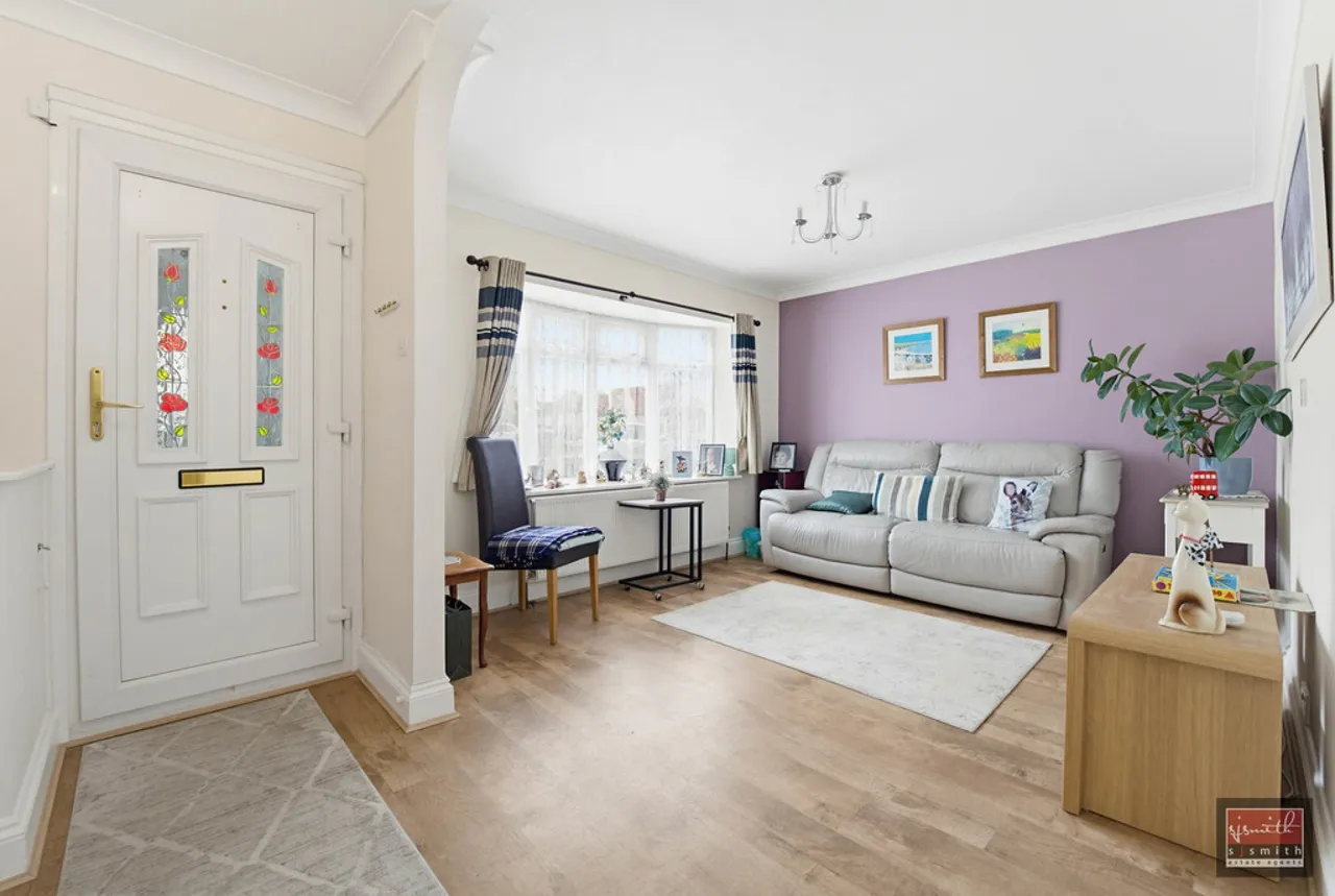 Feltham Hill Road, Ashford, photo 2