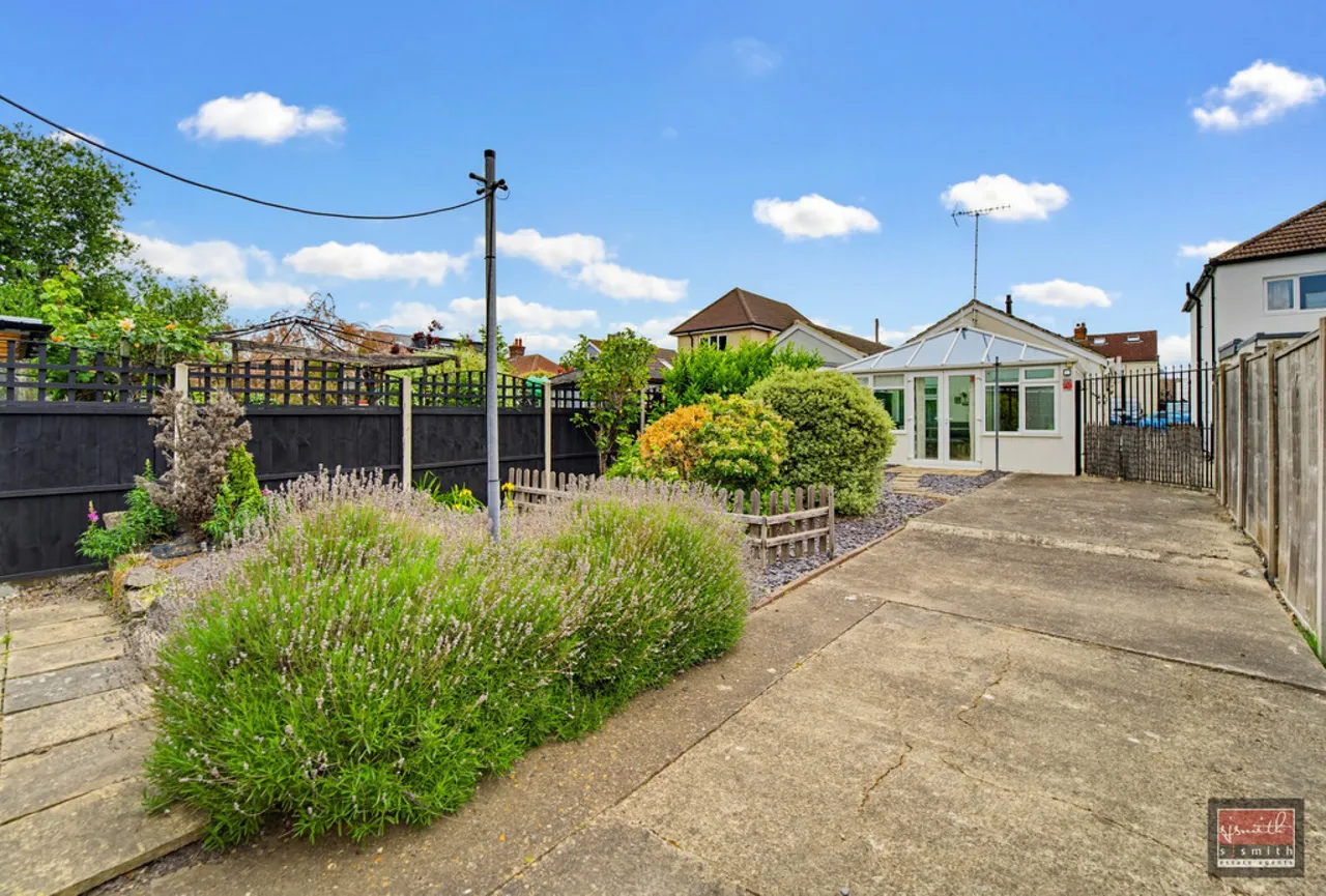 Feltham Hill Road, Ashford, photo 3