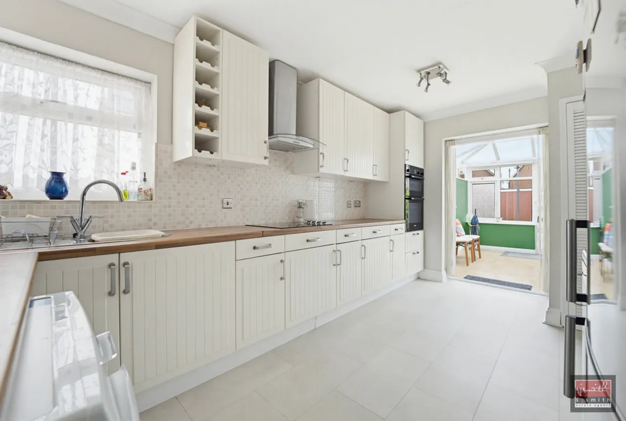 Feltham Hill Road, Ashford, photo 4