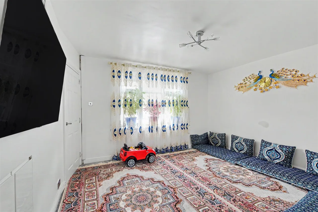 Olton Avenue, Lenton Abbey, NG9, photo 3