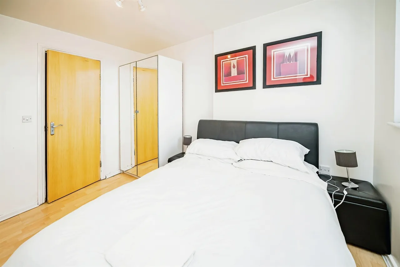 Bath Road, Slough, SL1, photo 16