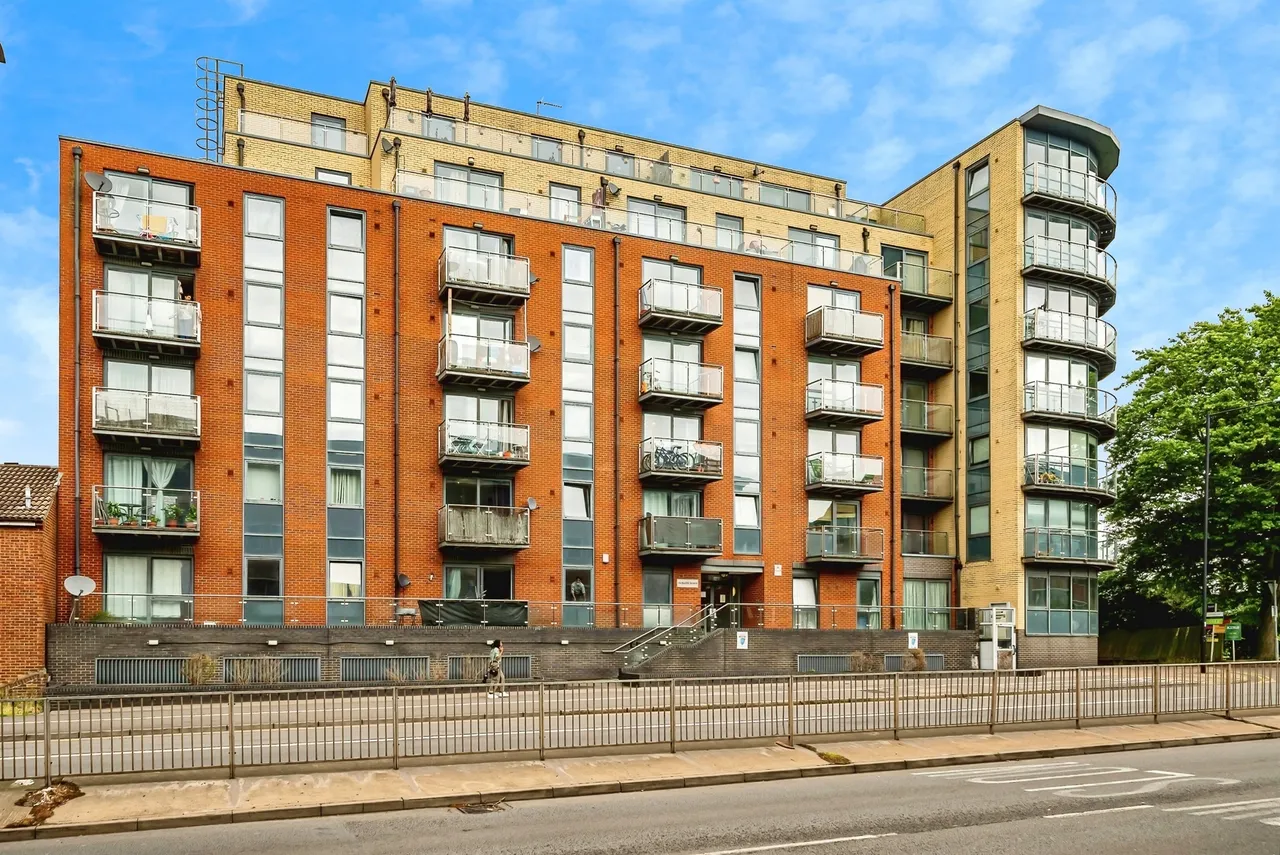 Bath Road, Slough, SL1, photo 17