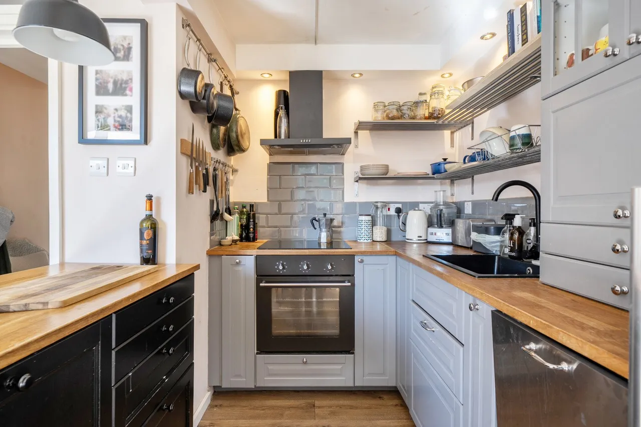 Manaton Close, SE15, photo 16