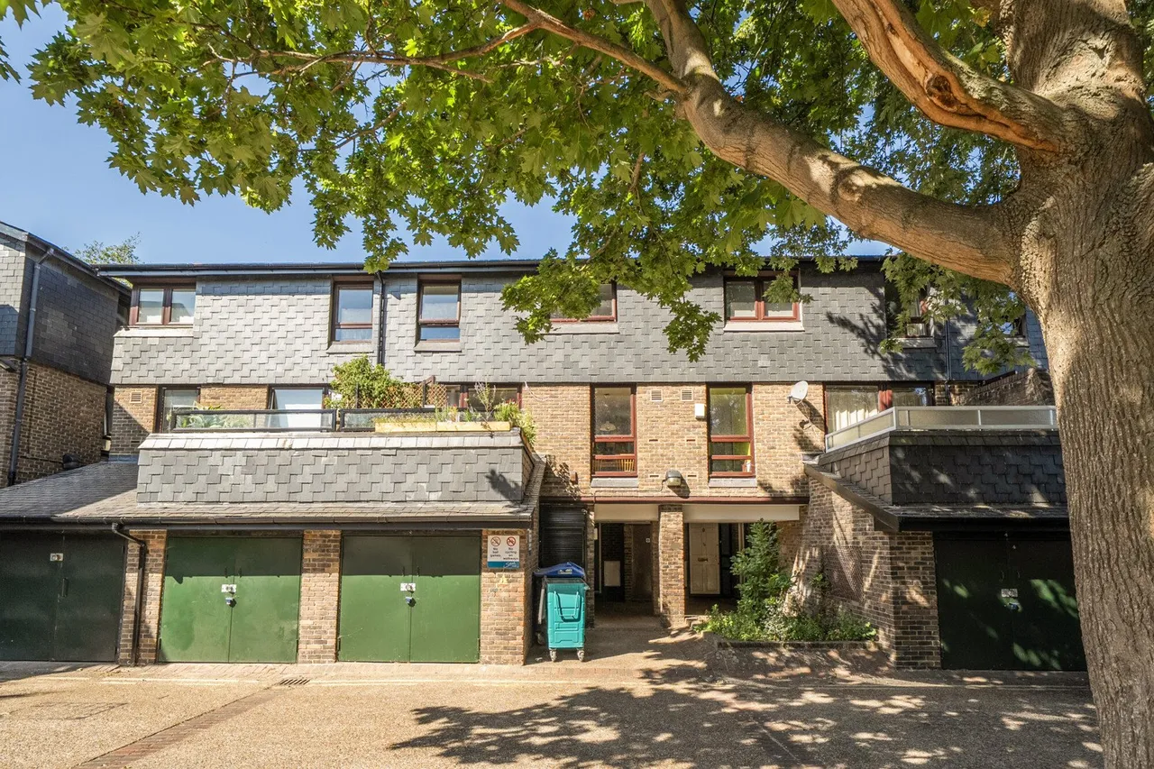 Manaton Close, SE15, photo 13