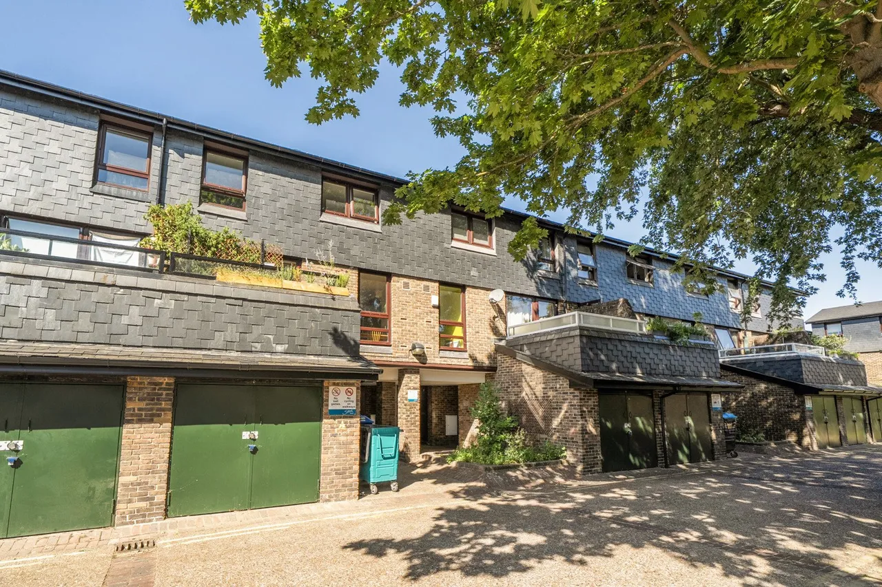 Manaton Close, SE15, photo 15