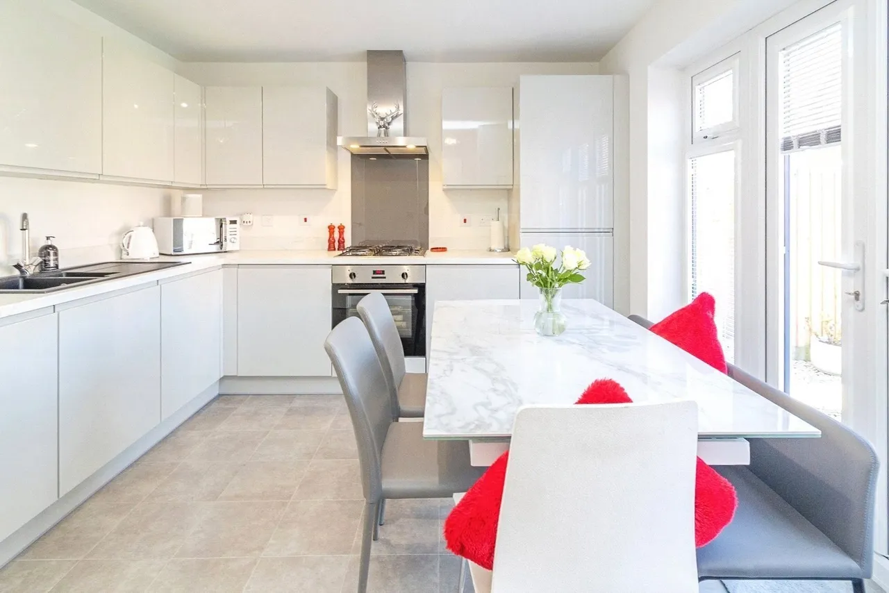 Farrington Way, Eagle Farm South, Milton Keynes, Buckinghamshire, MK17, photo 3