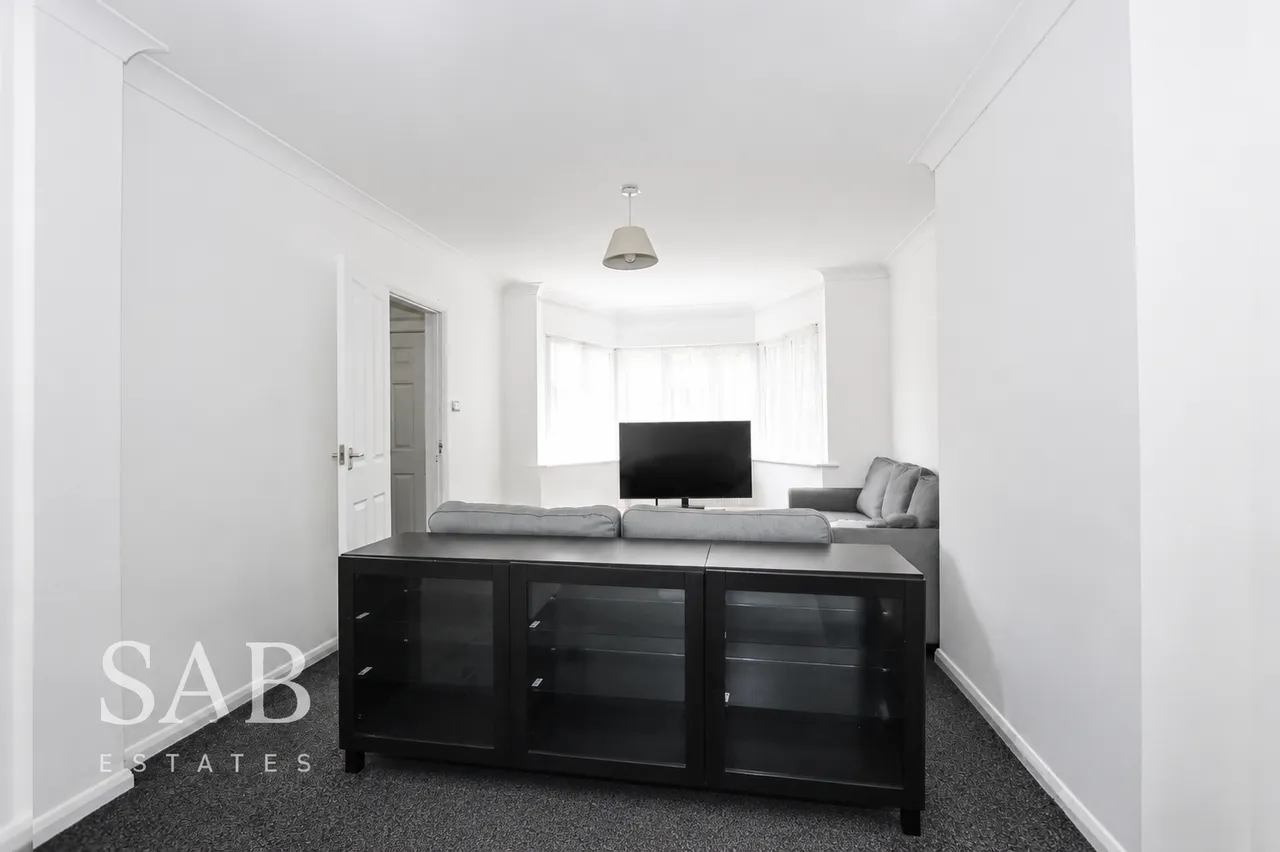 3 bed house to rent, Newdene Avenue, Northolt, UB5