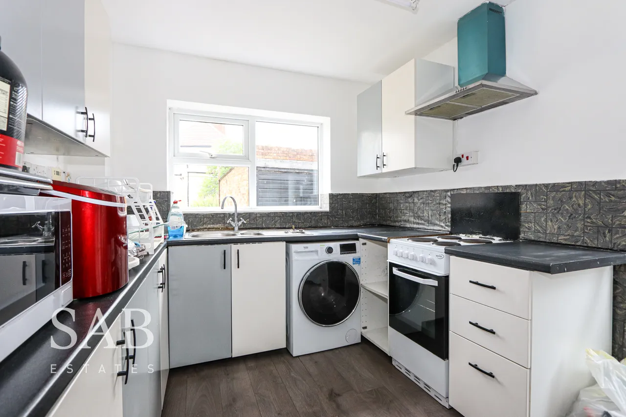 Newdene Avenue, Northolt, UB5, photo 2