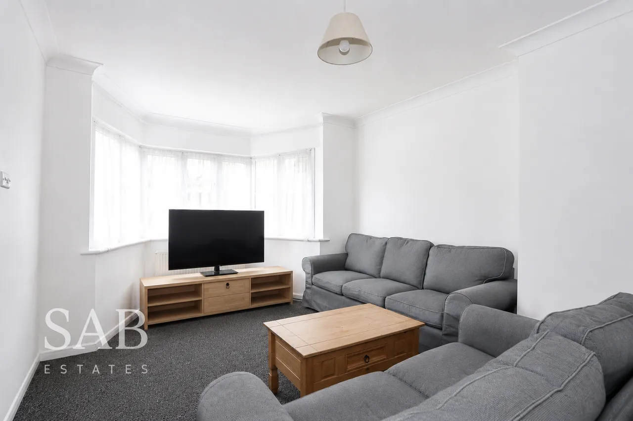 Newdene Avenue, Northolt, UB5, photo 3