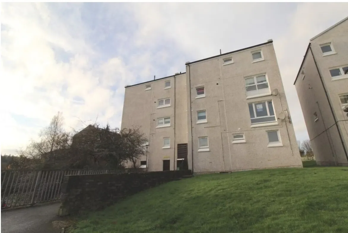 2 bed flat to rent — The Auld Road, Cumbernauld, G67