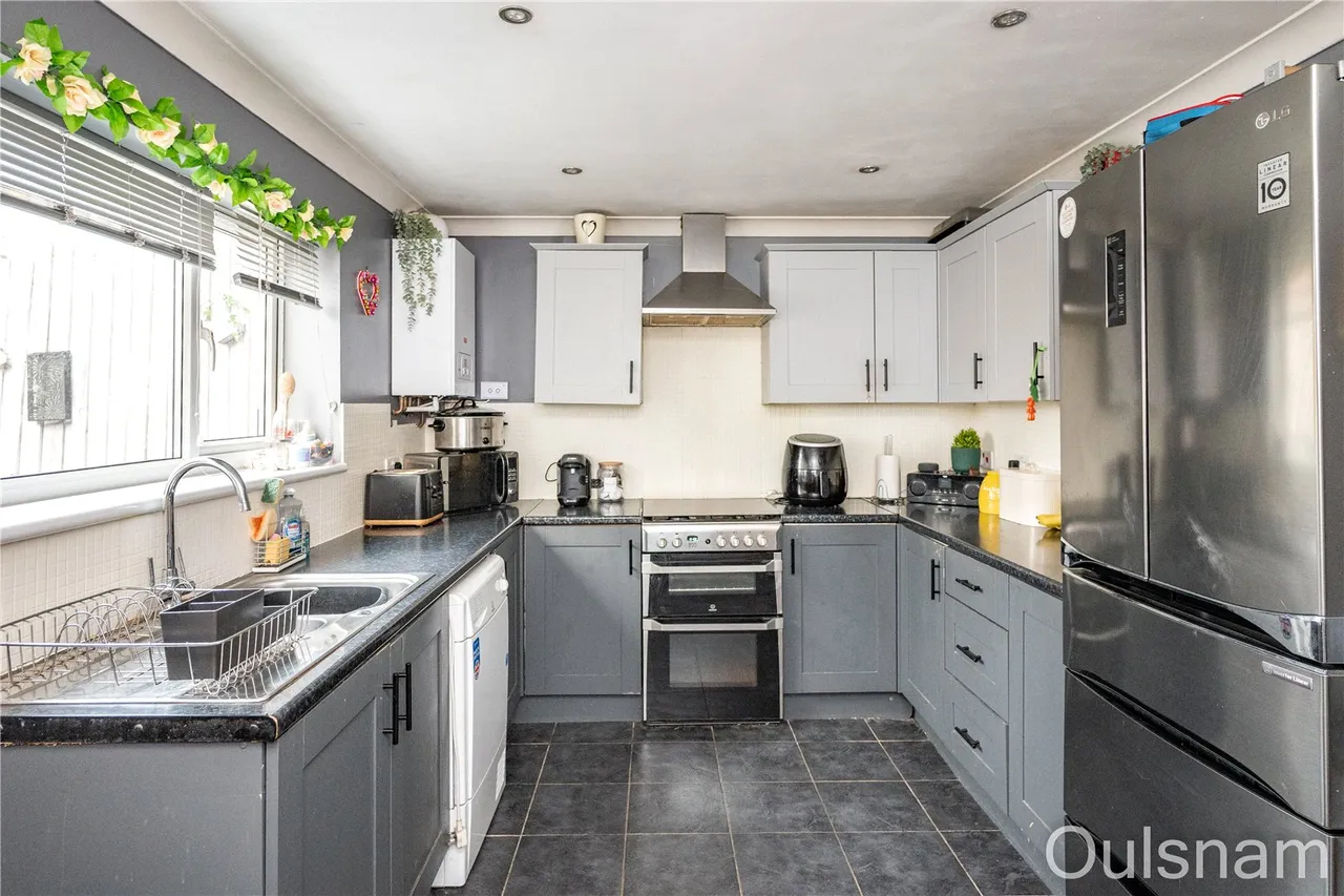 Spenser Walk, Catshill, Bromsgrove, Worcestershire, B61 0NE, photo 3