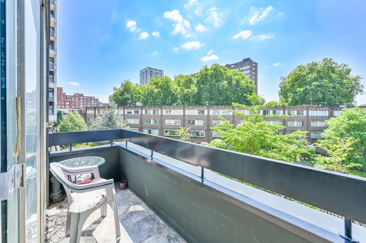 102 The Water Gardens, London, photo 2