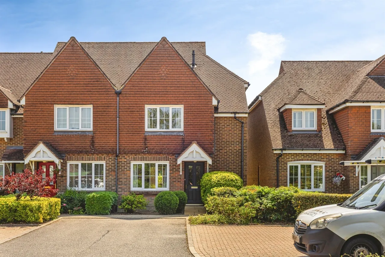 3 bed house for sale — Osborn Close, Sayers Common, Hassocks