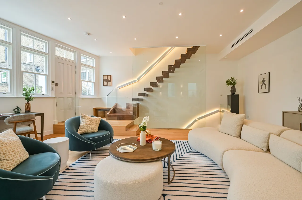 Lexham Mews, W8, photo 2